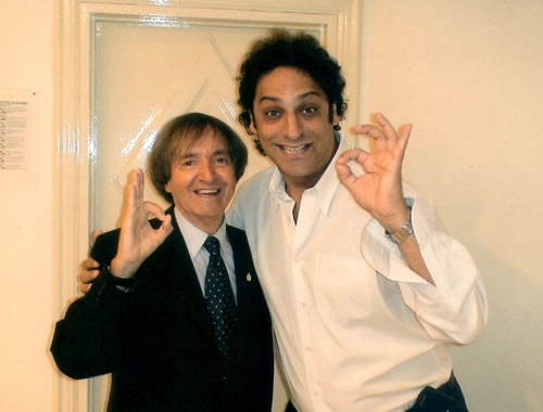 Un gestito de idea! Carlitos Balá y Chester